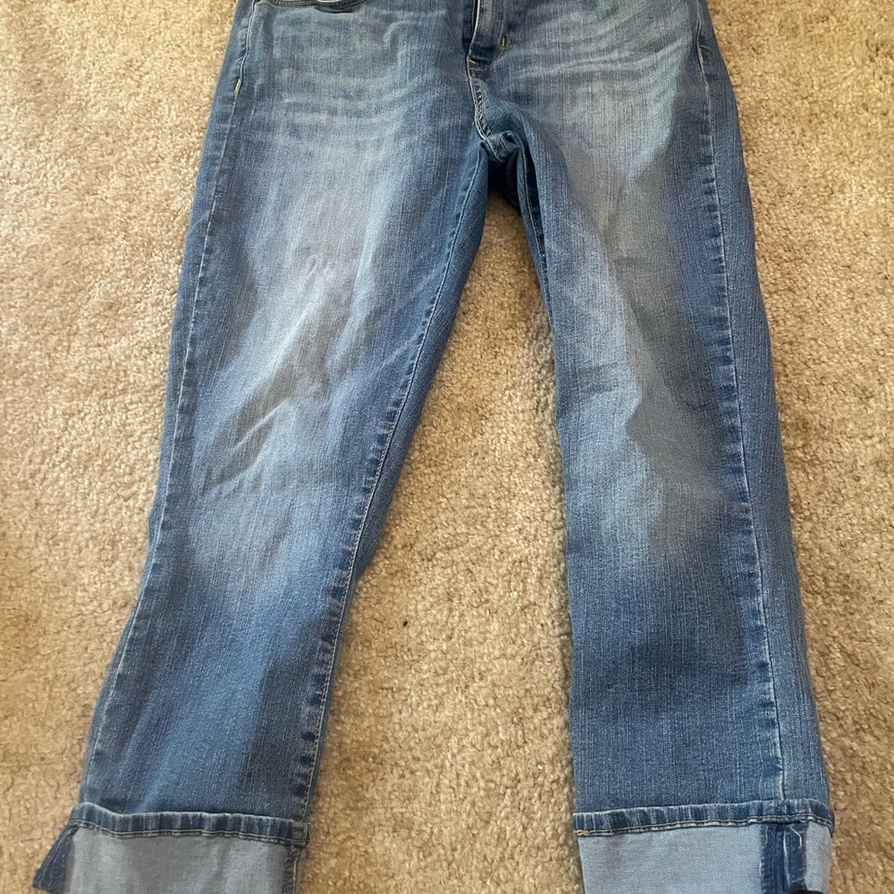 Levi's Women's Boyfriend mid rise capri in Light Blue